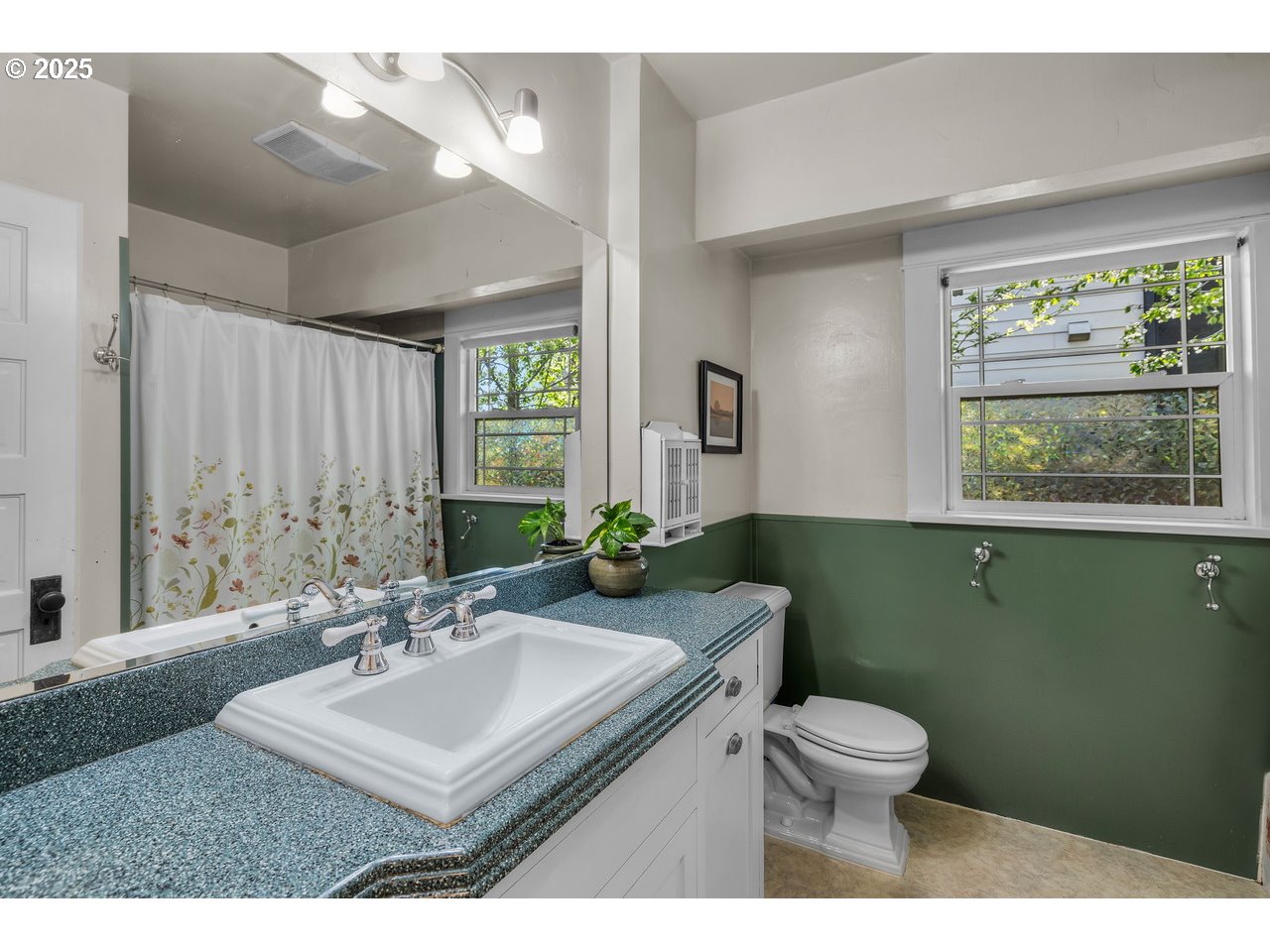 414 Northwest Riverside Boulevard Bend, OR 97703 - Photo 13 of 36 Gallery Image 13