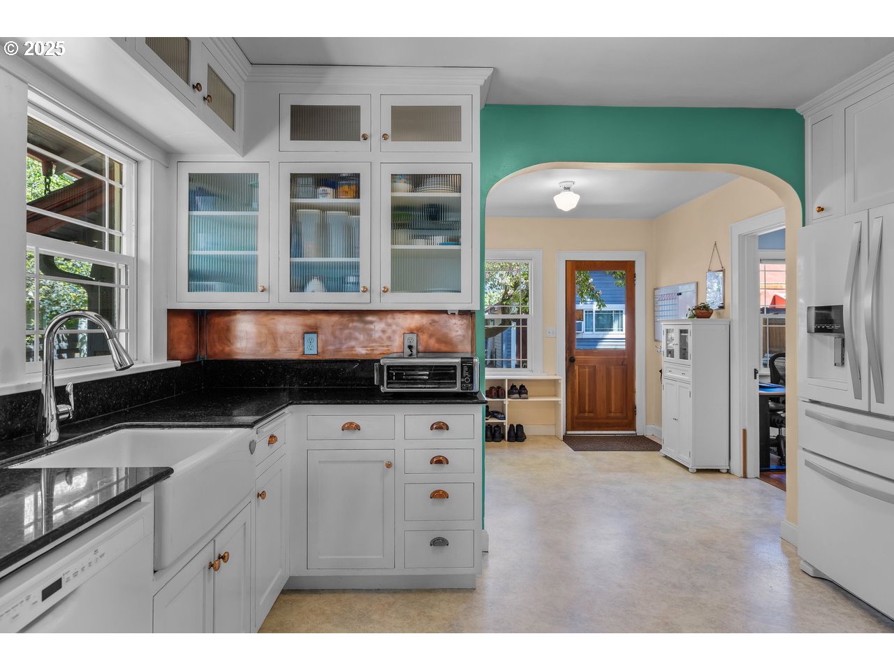 414 Northwest Riverside Boulevard Bend, OR 97703 - Photo 3 of 36 Gallery Image 3