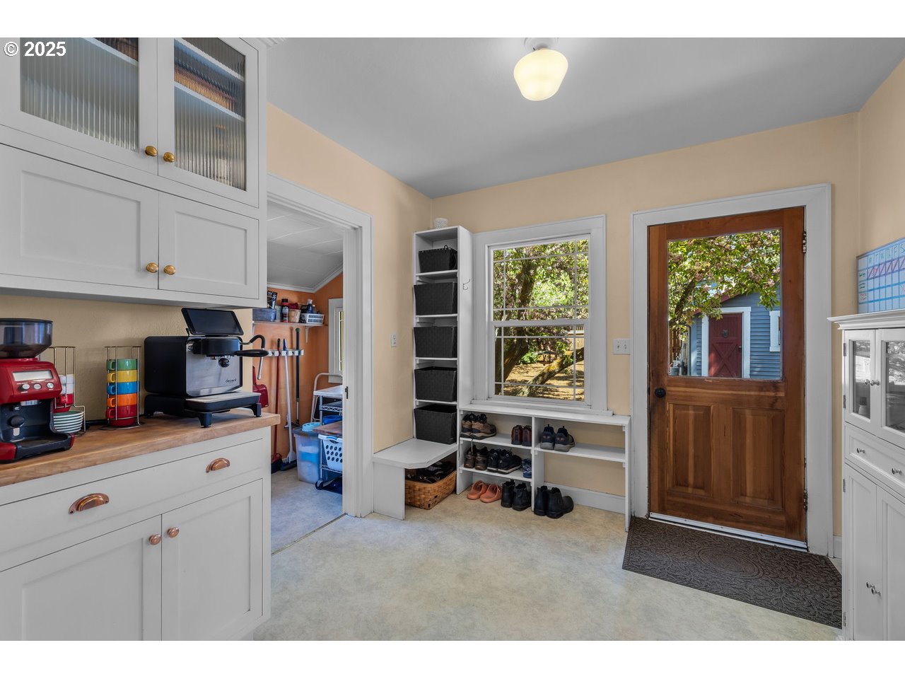 414 Northwest Riverside Boulevard Bend, OR 97703 - Photo 6 of 36 Gallery Image 6