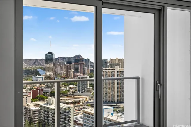 $2,950 | 1500 Rycroft Street, Unit 2403R, Honolulu, HI 96814