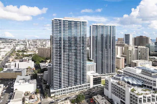 $2,950 | 1500 Rycroft Street, Unit 2403R, Honolulu, HI 96814
