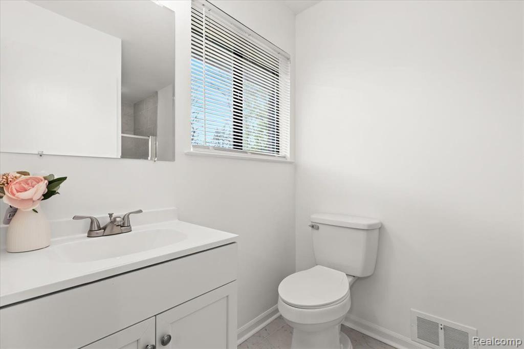 20937 Halsted Road Farmington Hills, MI 48167 - Photo 16 of 33