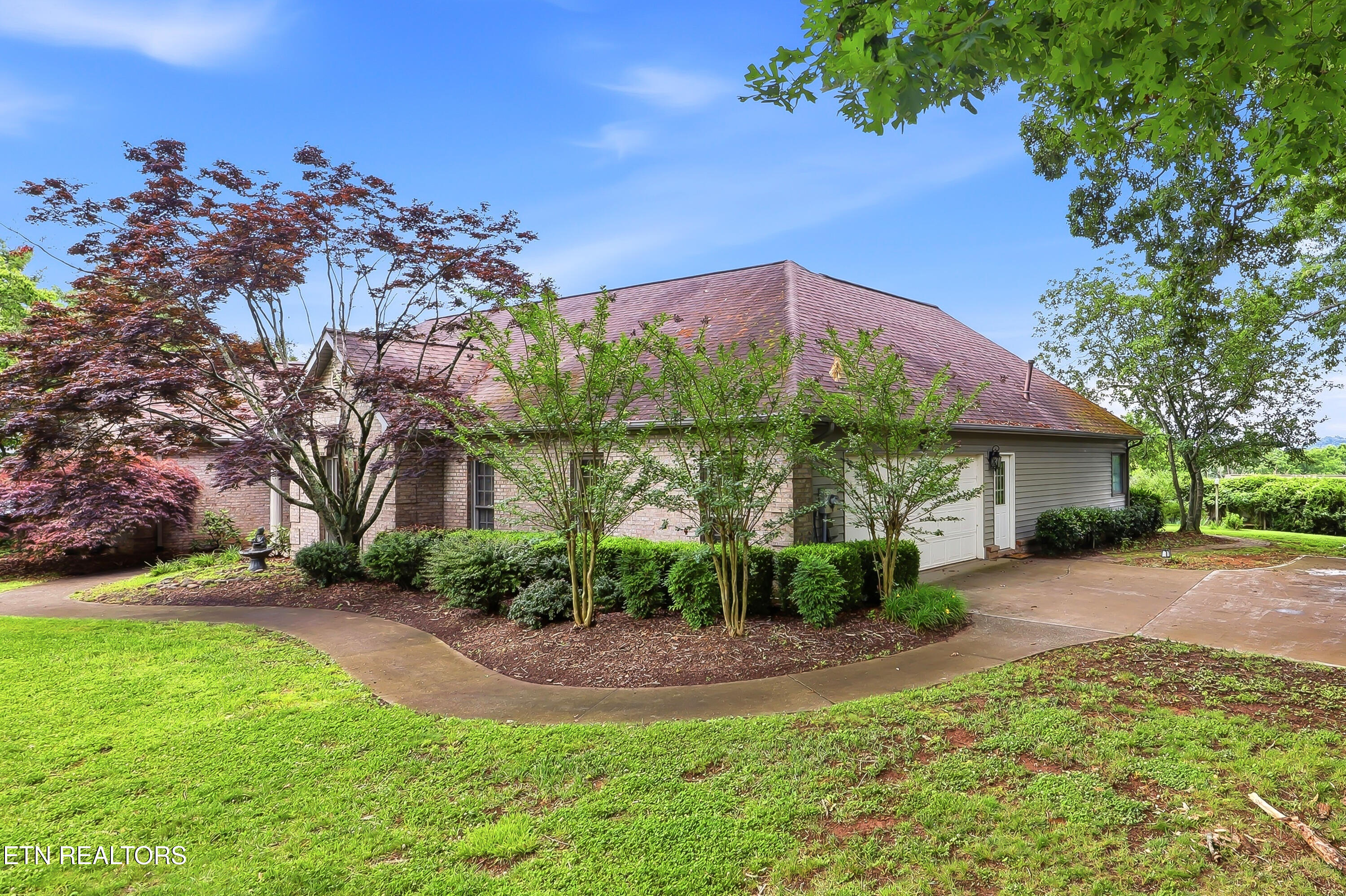 913 Eagle Nest Road Kodak, TN 37764 - Photo 2 of 36 IMG_1153