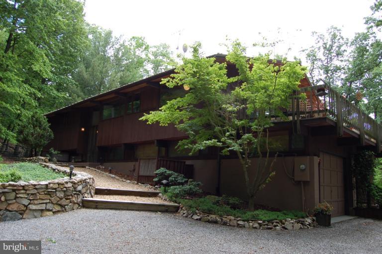197 Valley Road Front Royal, VA 22630 - Photo 2 of 30 Exterior walkway