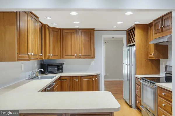 $2,700 | 9402 Quill Place, Montgomery Village, MD 20886