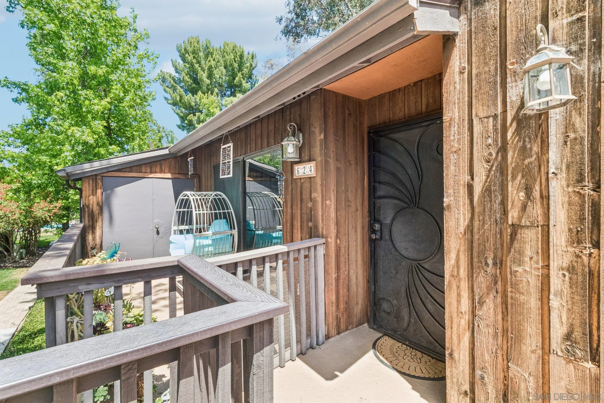 2157 Arnold Way, Unit 624 Alpine, CA 91901 - Photo 4 of 26 a porch with seating space