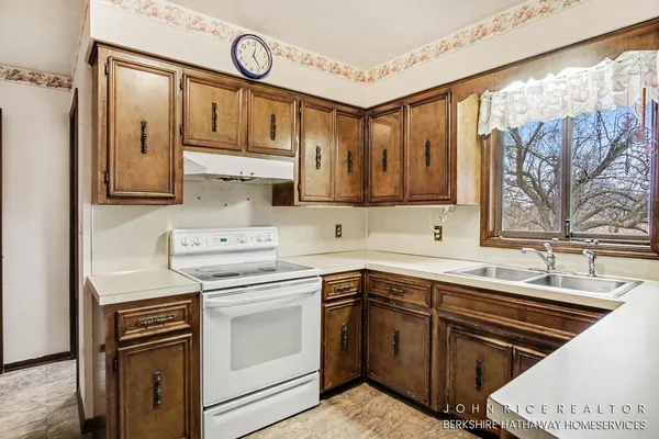 $499,750 | 4616 84th Street Southeast, Caledonia, MI 49316