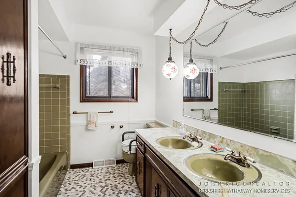 $499,750 | 4616 84th Street Southeast, Caledonia, MI 49316