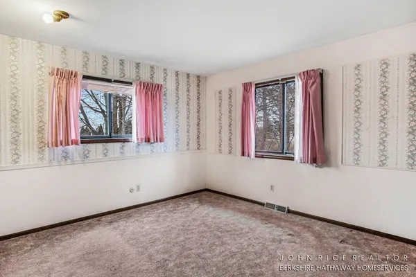 $499,750 | 4616 84th Street Southeast, Caledonia, MI 49316