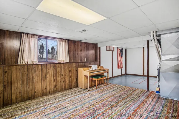 $499,750 | 4616 84th Street Southeast, Caledonia, MI 49316