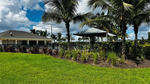 a view of outdoor space yard and porch