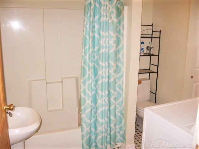 3772 Maple Road Fort Gratiot, MI 48059 - Photo 16 of 28 Main floor Bath