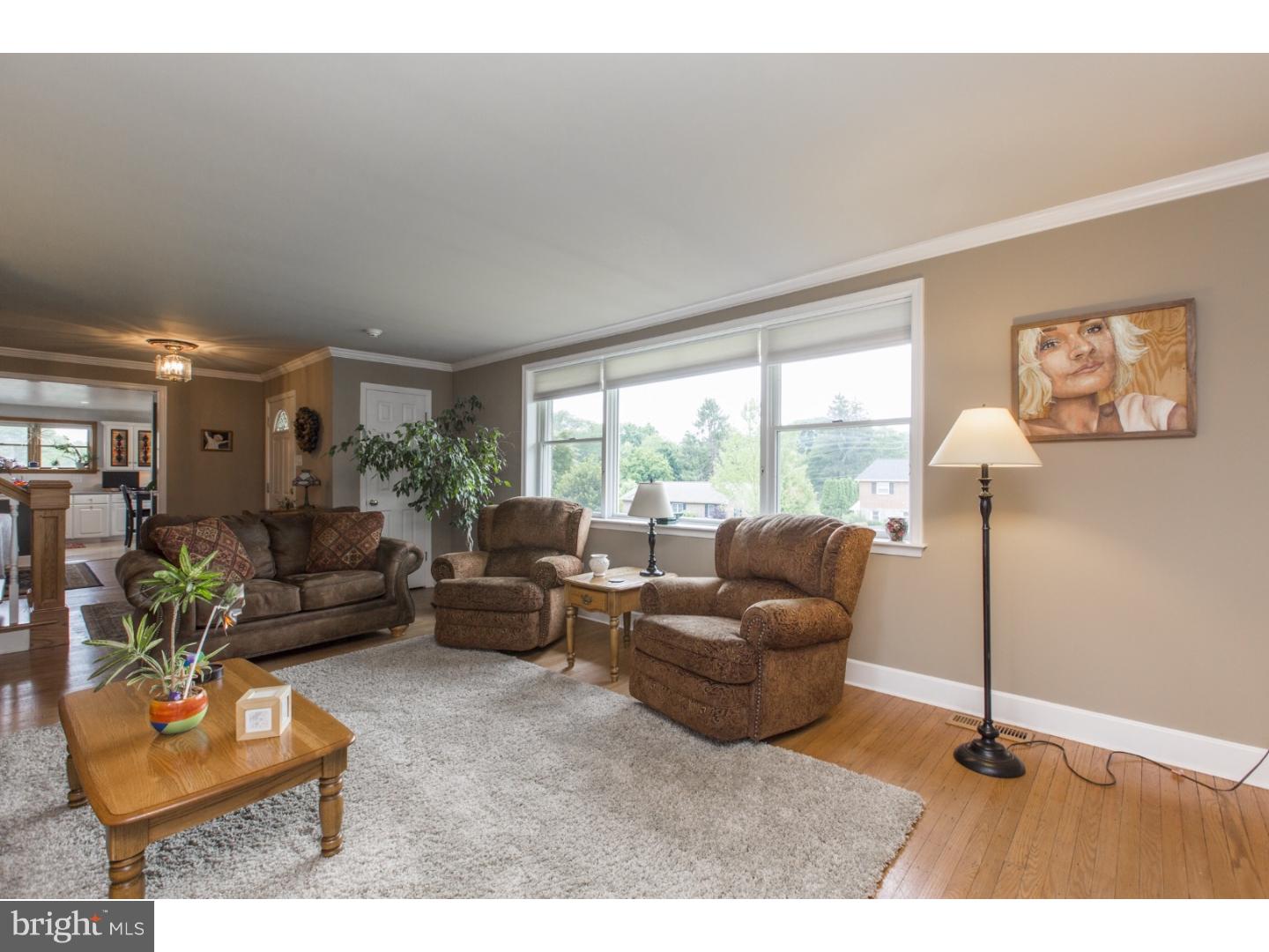 111 Tyson Road Newtown Square, PA 19073 - Photo 5 of 25 Living Room