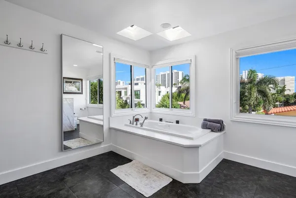 $3,500,000 | 811 Southeast 31st Street, Boca Raton, FL 33432