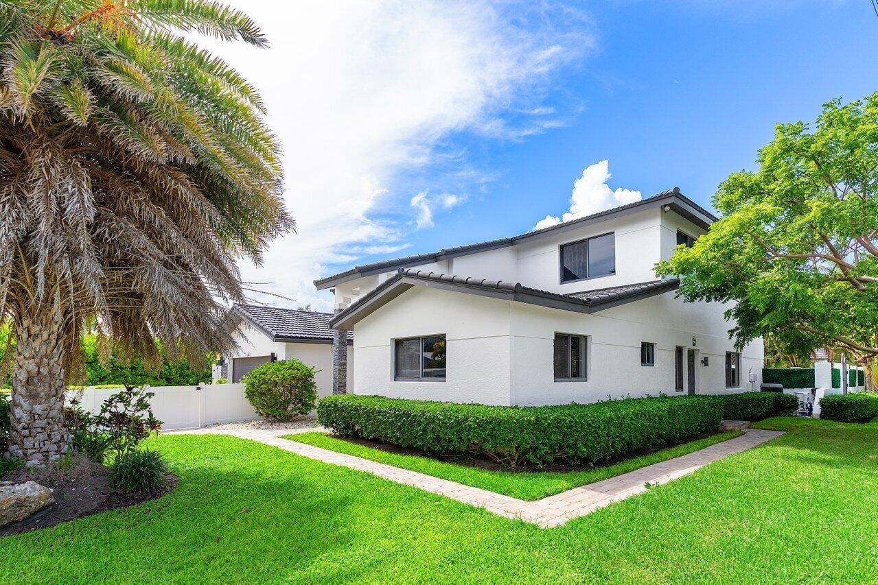 811 Southeast 31st Street Boca Raton, FL 33432 - Photo 3 of 46 004-811Southeast31stStreet-BocaRaton-FL-