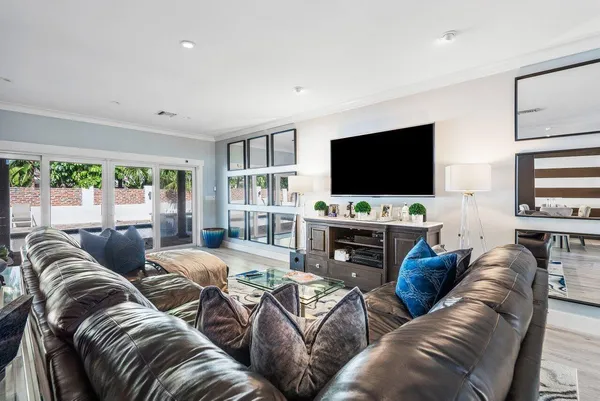$3,500,000 | 811 Southeast 31st Street, Boca Raton, FL 33432