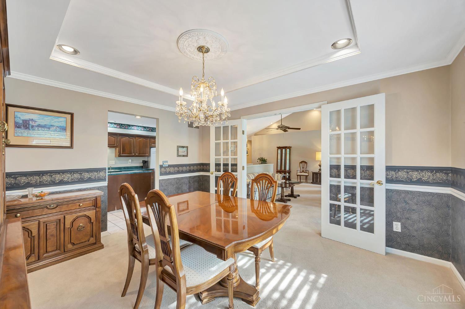 5509 Boomer Road Cincinnati, OH 45247 - Photo 8 of 38