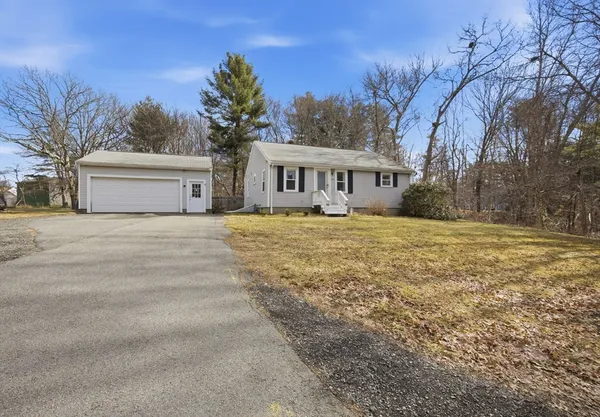 $490,000 | 106 Old E Grove Street, Middleboro, MA 02346