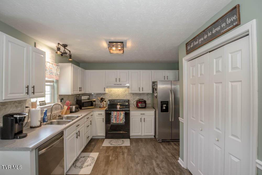 664 Cross Community Road Blountville, TN 37617 - Photo 5 of 50 IMG_7688