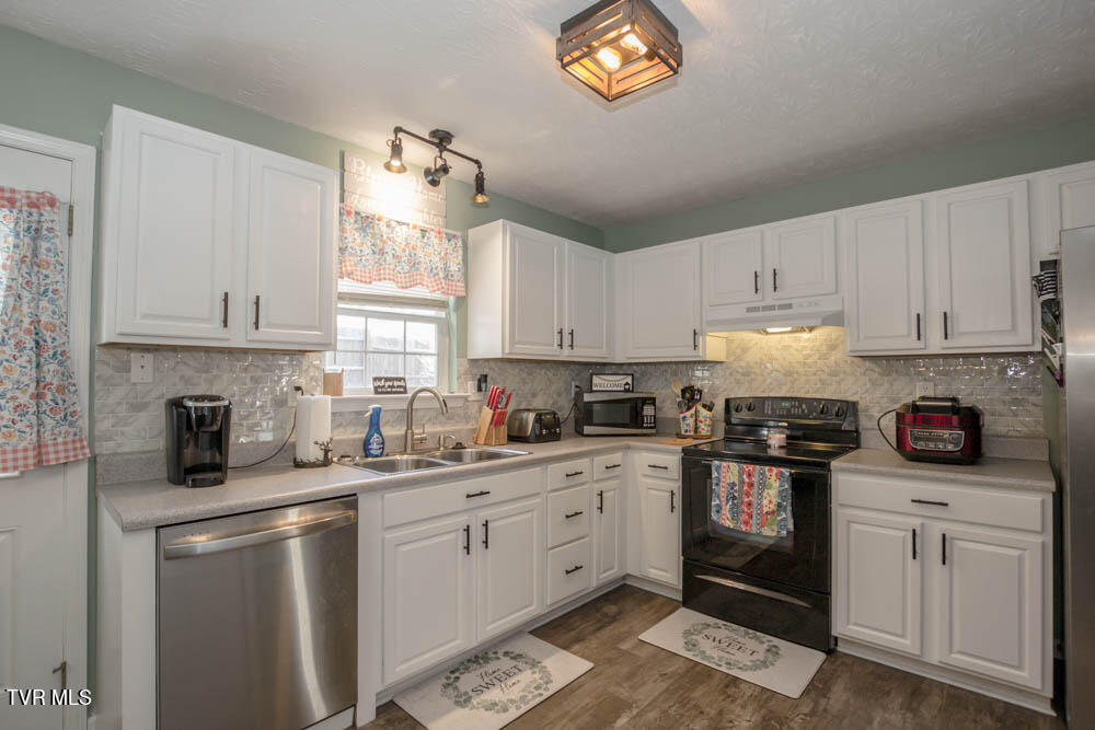 664 Cross Community Road Blountville, TN 37617 - Photo 6 of 50 IMG_7689