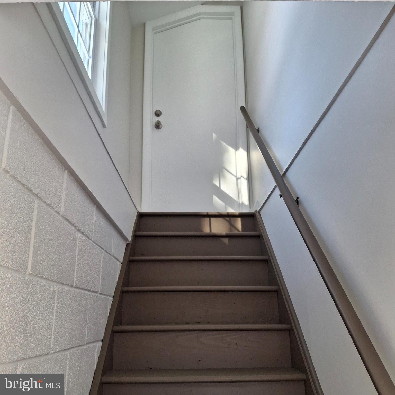 1072 Yorklyn Road, Unit TOP Hockessin, DE 19707 - Photo 6 of 25 Entrance Door to Main Living Area