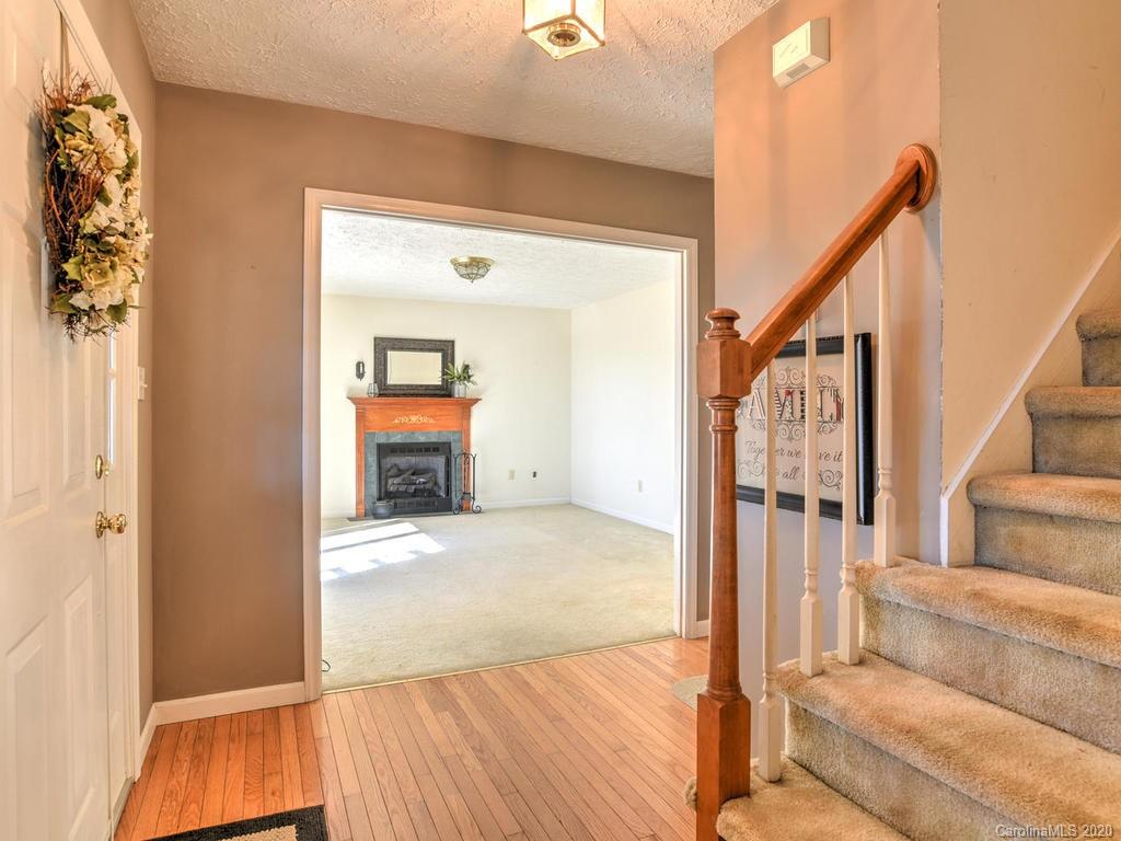 204 Kelly Hunter Road Marshall, NC 28753 - Photo 11 of 36 Gallery Image 11
