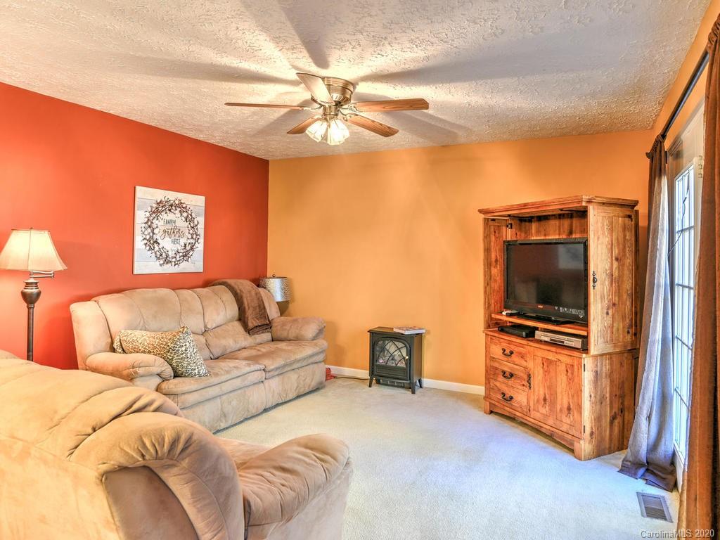 204 Kelly Hunter Road Marshall, NC 28753 - Photo 14 of 36 Gallery Image 14