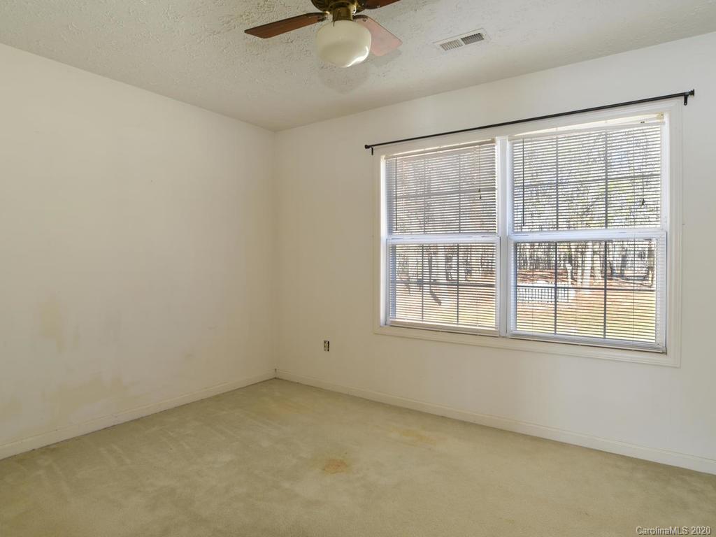 204 Kelly Hunter Road Marshall, NC 28753 - Photo 25 of 36 Gallery Image 25