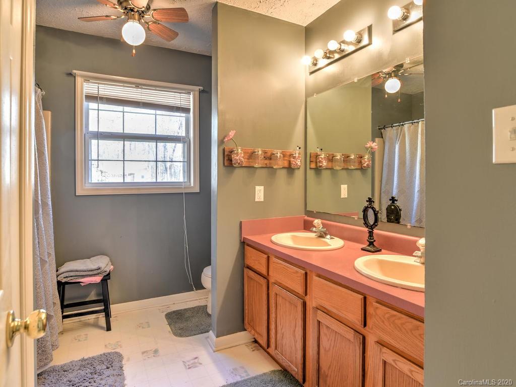 204 Kelly Hunter Road Marshall, NC 28753 - Photo 26 of 36 Gallery Image 26