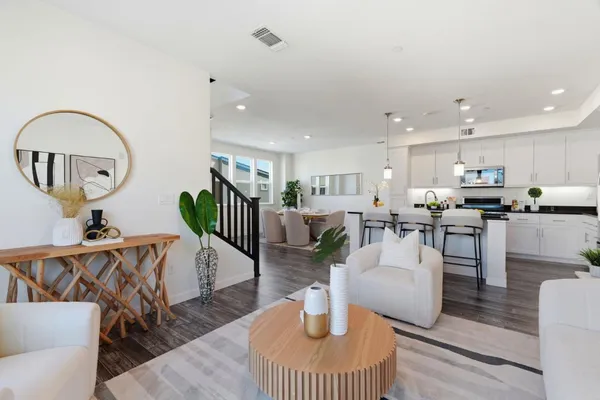 $1,238,000 | 1985 Mahuron Circle, San Jose, CA 95133