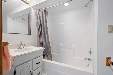 $260,000 | 5354 Greenridge Drive, Pittsburgh, PA 15236