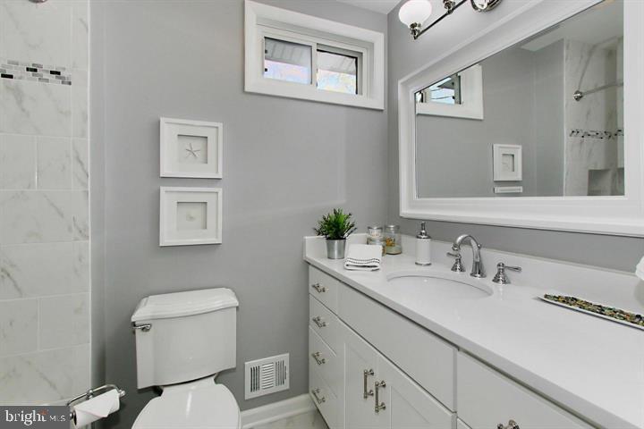 7012 Hadlow Drive Springfield, VA 22152 - Photo 13 of 21 a bathroom with a toilet sink and mirror