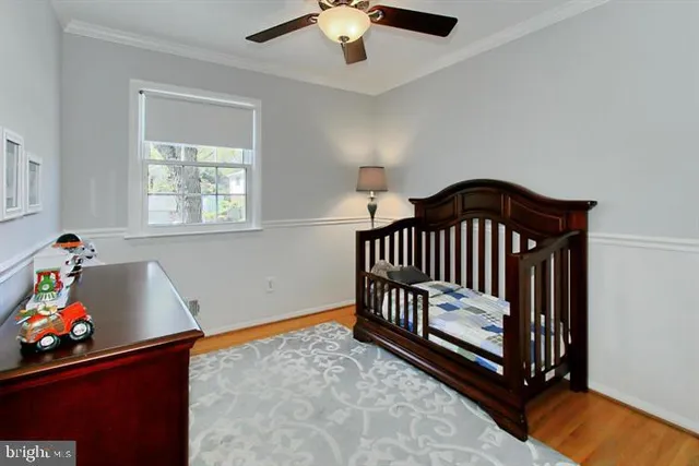 a view of entryway with a workspace