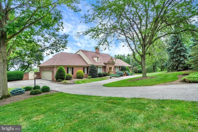$1,275,000 | 925 Summit Circle North, York, PA 17403