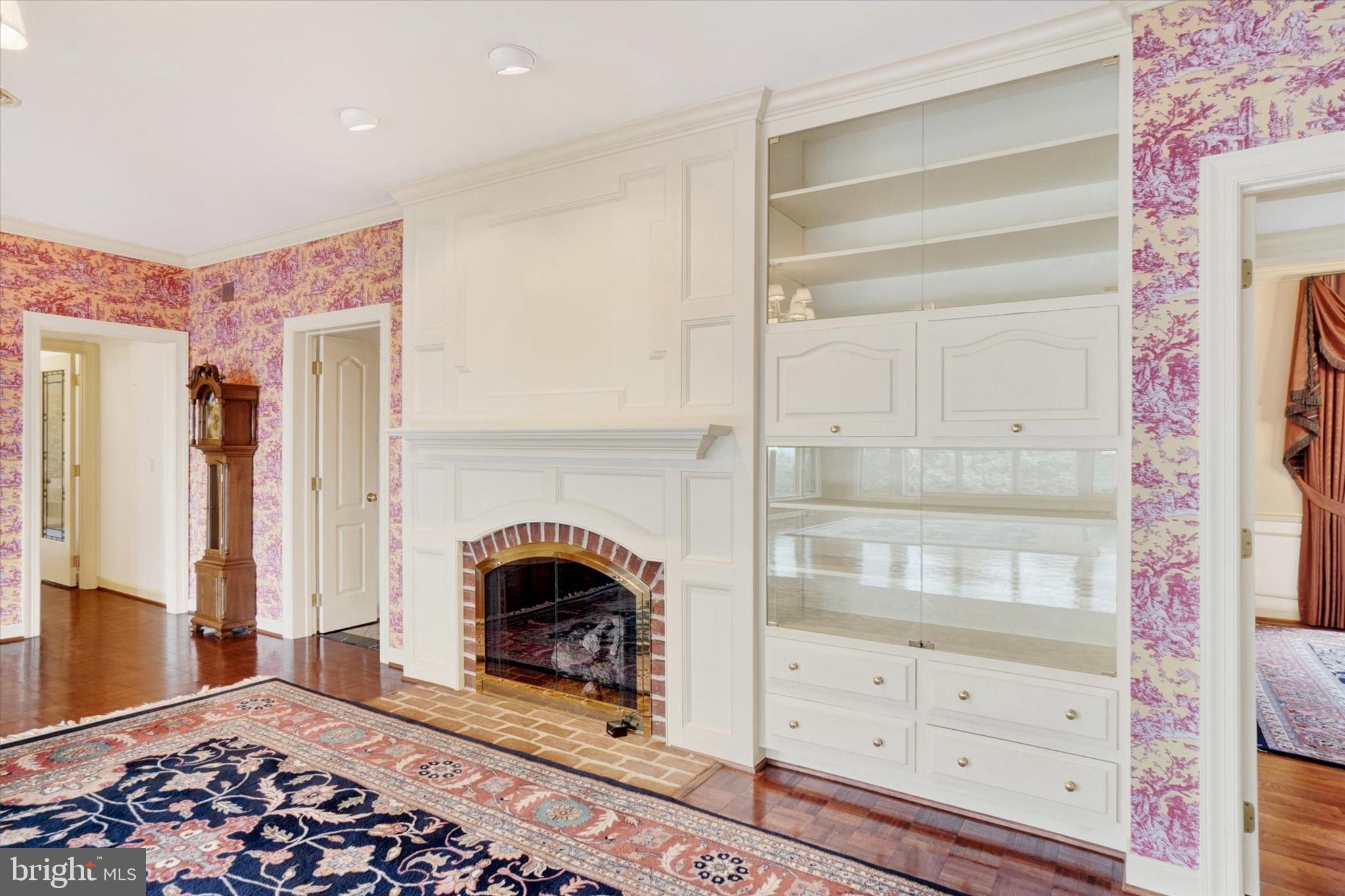925 Summit Circle North York, PA 17403 - Photo 14 of 67 Handsome custom millwork