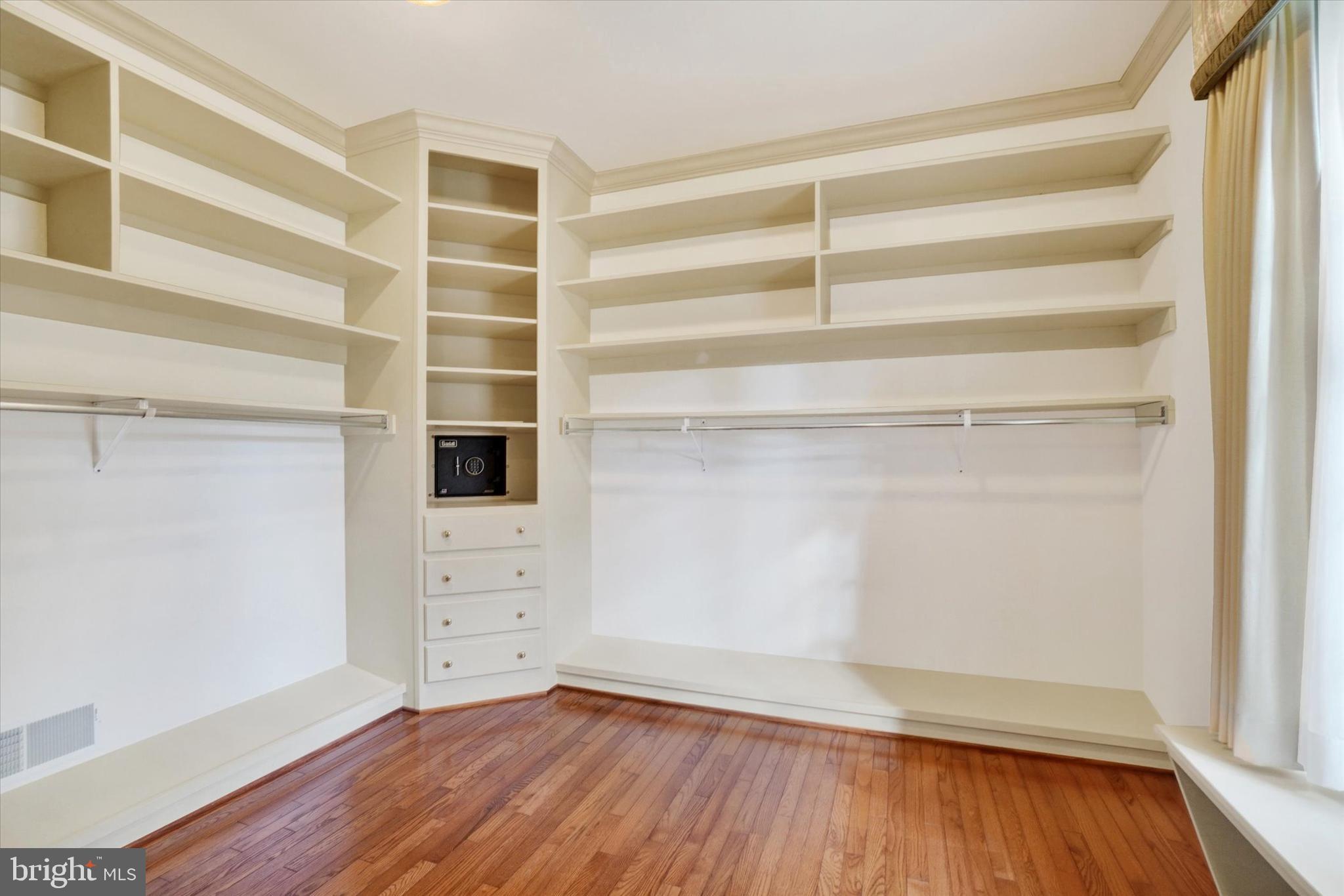 925 Summit Circle North York, PA 17403 - Photo 39 of 67 Built in safe