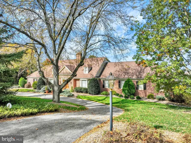 $1,275,000 | 925 Summit Circle North, York, PA 17403