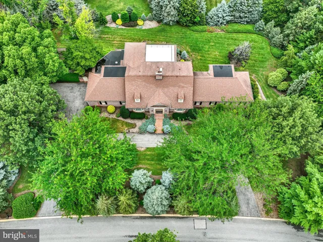 $1,275,000 | 925 Summit Circle North, York, PA 17403