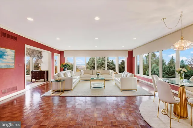 $1,275,000 | 925 Summit Circle North, York, PA 17403