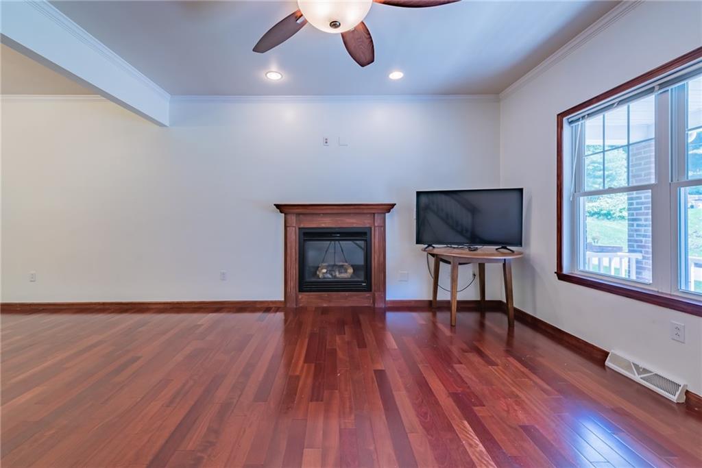 1452 Cliffview Road Pittsburgh, PA 15212 - Photo 4 of 25 Gallery Image 4