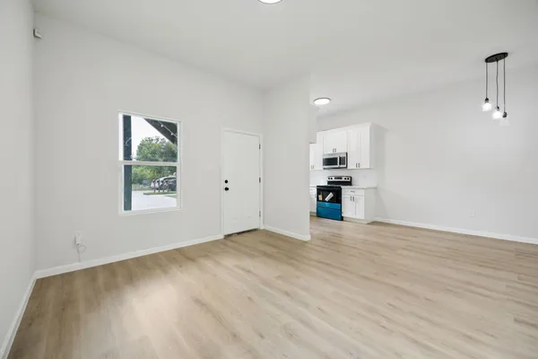 $1,650 | 422 New Hampshire Street, Unit B, Houston, TX 77029