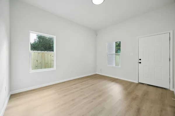 $1,650 | 422 New Hampshire Street, Unit B, Houston, TX 77029