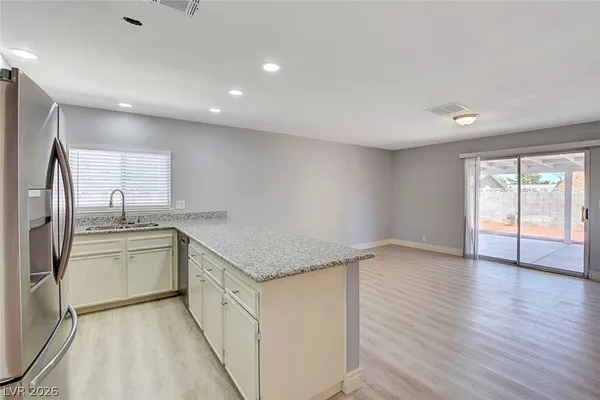 $2,100 | 1829 Runningbear Drive, Las Vegas, NV 89108