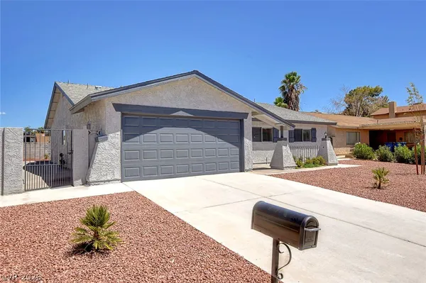 $2,100 | 1829 Runningbear Drive, Las Vegas, NV 89108