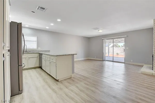 $2,100 | 1829 Runningbear Drive, Las Vegas, NV 89108