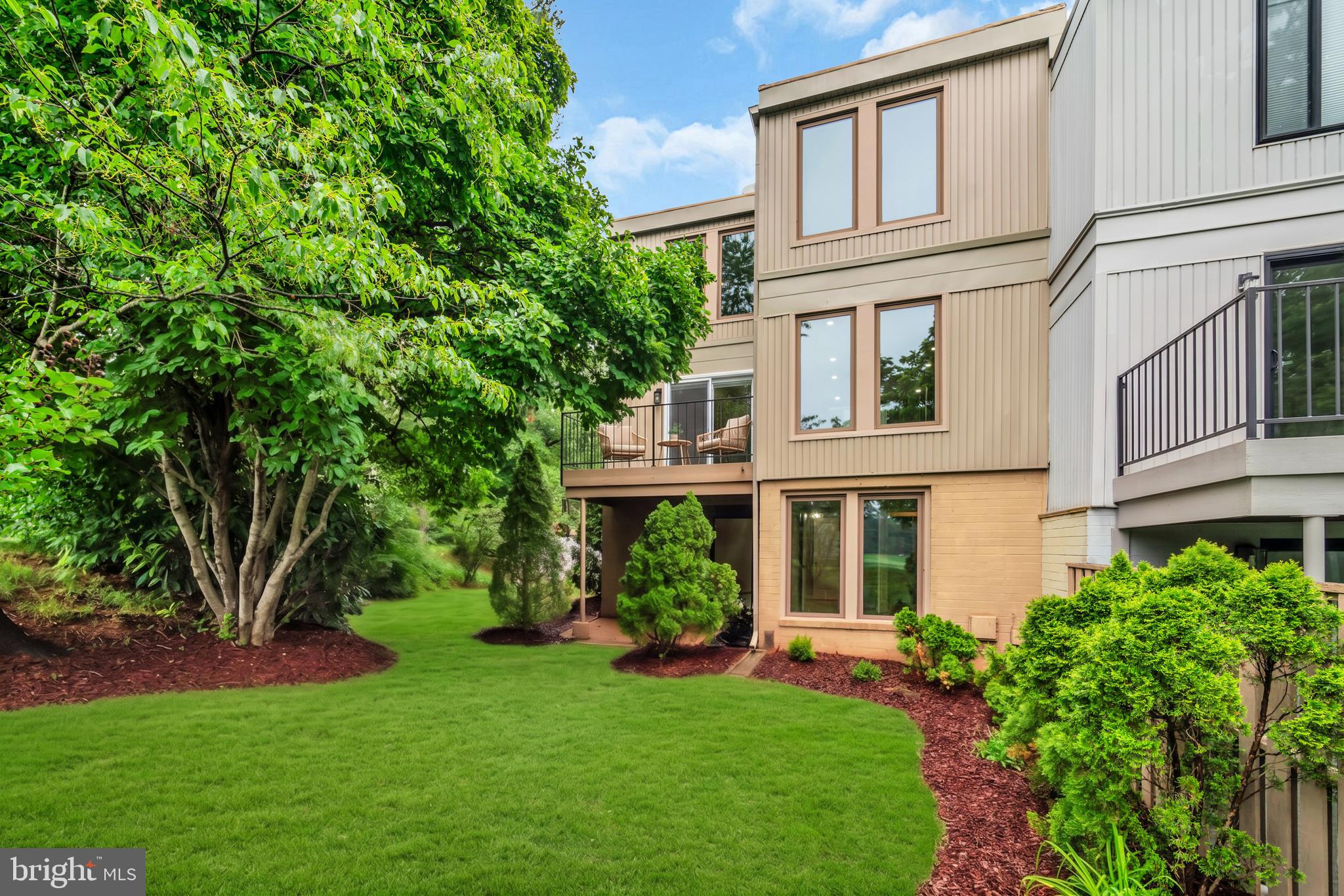 1806 North Shore Court Reston, VA 20190 - Photo 50 of 58 View of back of unit