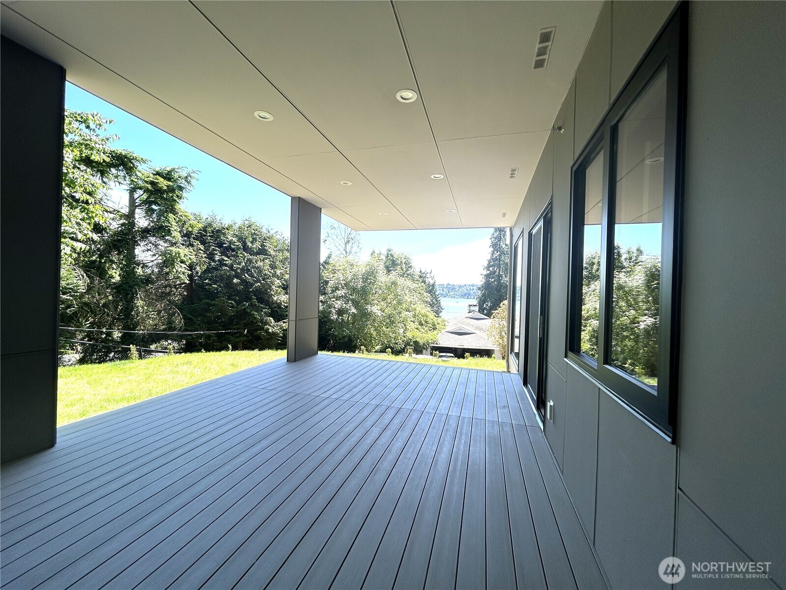 8243 West Mercer Way Mercer Island, WA 98040 - Photo 36 of 37