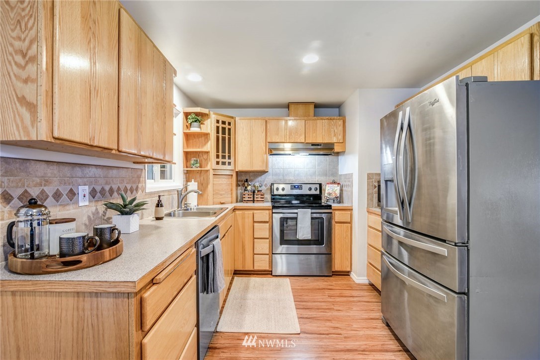 221 218th Place Southwest Bothell, WA 98021 - Photo 8 of 40