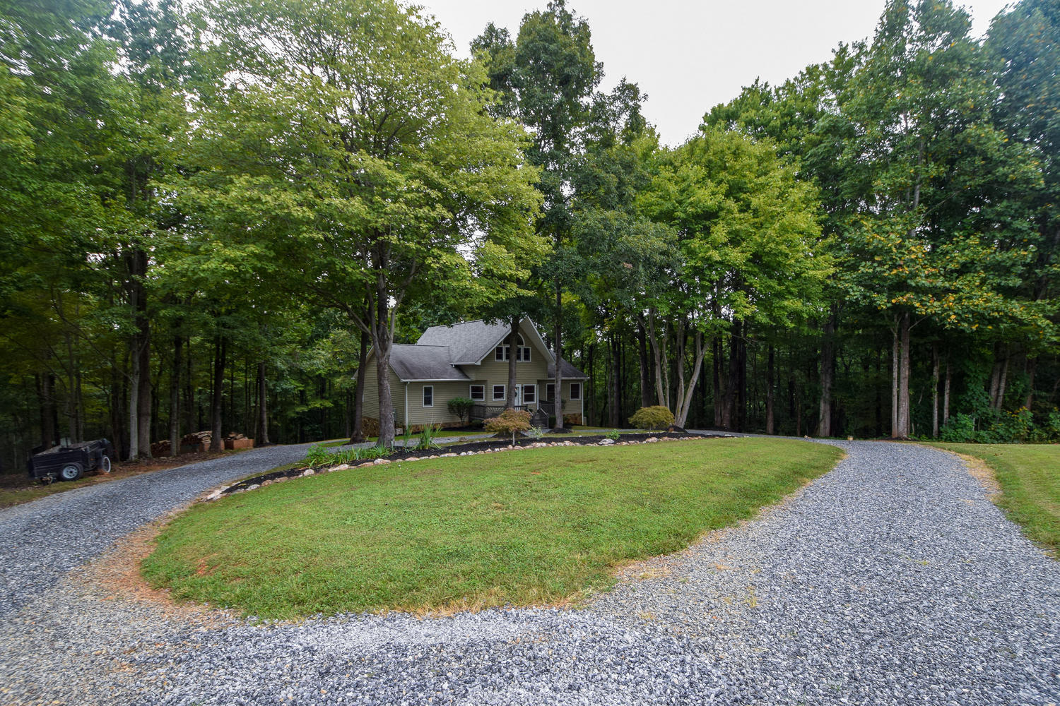 256 Deep Woods Road Hardy, VA 24101 - Photo 38 of 42 a backyard of a house with table and chairs