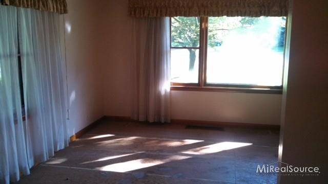 121 Brockway Road Yale, MI 48097 - Photo 7 of 14 This is a view of the living room.